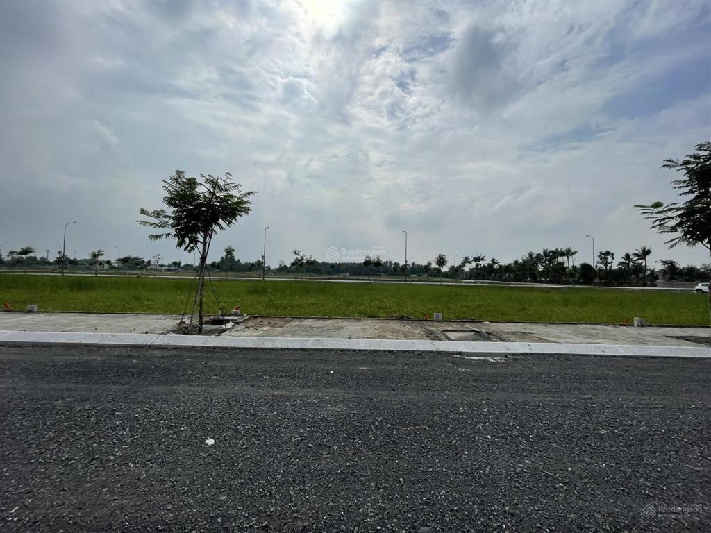 Đất ngay tt hành chính thủ thừa