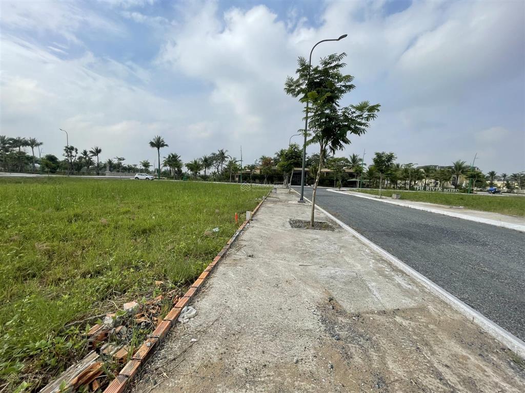 Đất ngay tt hành chính thủ thừa