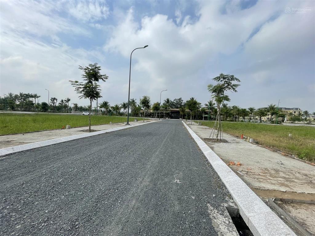 Đất ngay tt hành chính thủ thừa