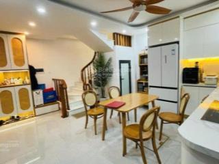 Bán nhà căn góc, sổ đỏ 55m2, s xây 30m2 x 6 tầng, gần đường trần huy hưng, cầu giấy, ngõ rộng, sđcc