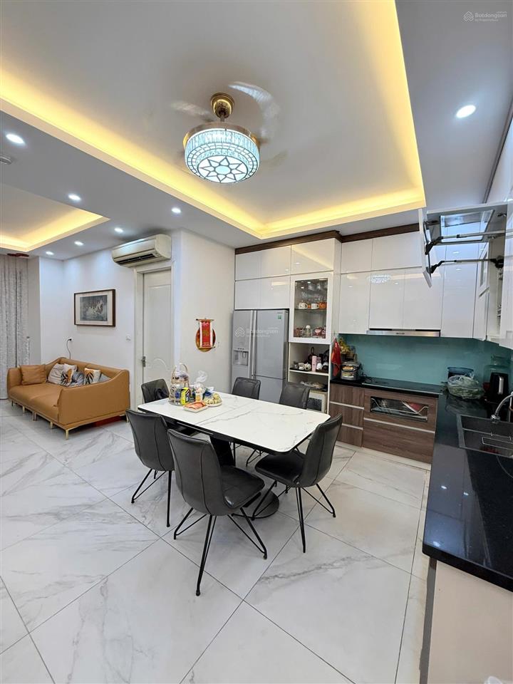 Bán căn hộ 3pn, 2wc tại số 60  khúc thừa dụ, 10 tỷ vnd, 92.3m2, (giá có thương lượng)