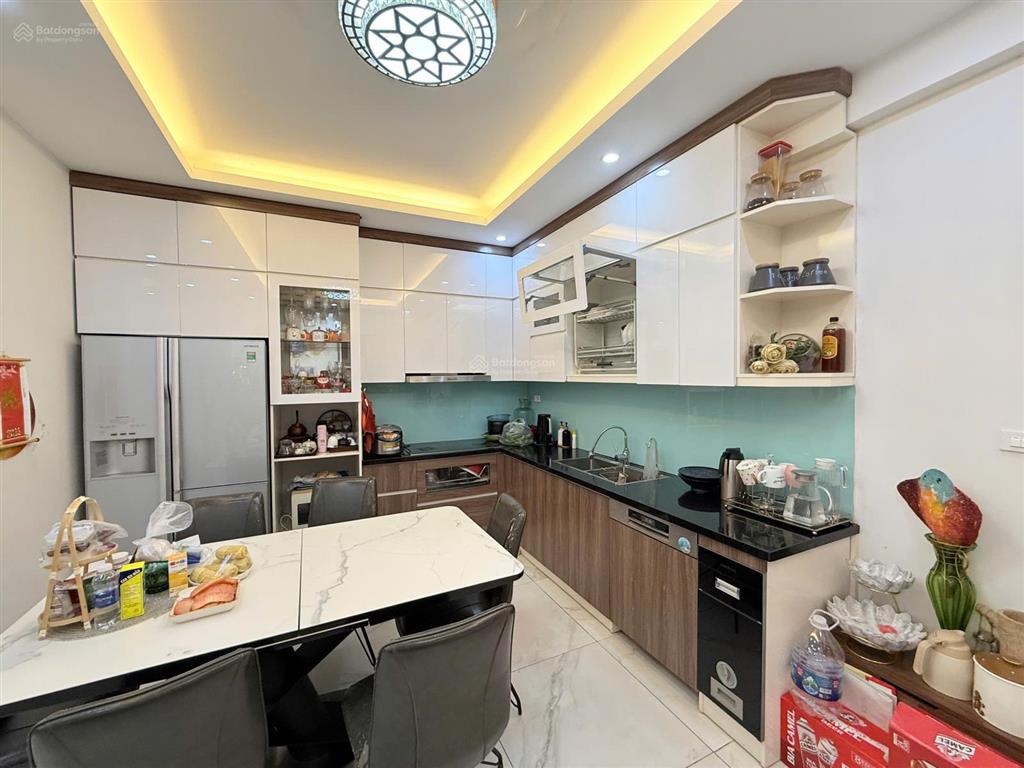 Bán căn hộ 3pn, 2wc tại số 60  khúc thừa dụ, 10 tỷ vnd, 92.3m2, (giá có thương lượng)