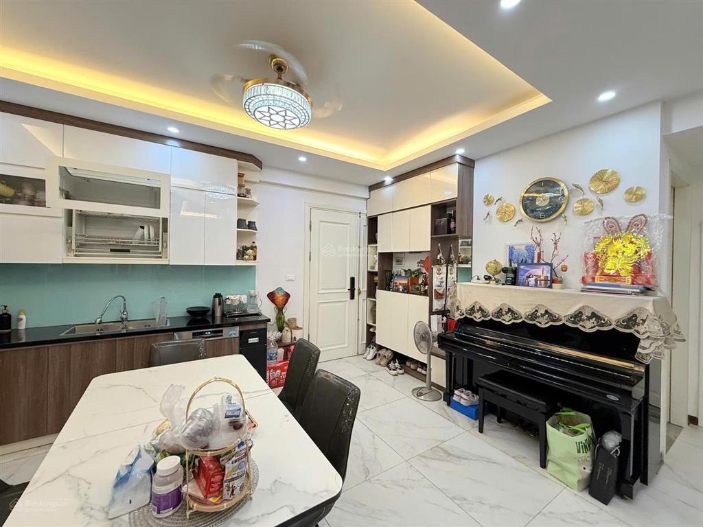 Bán căn hộ 3pn, 2wc tại số 60  khúc thừa dụ, 10 tỷ vnd, 92.3m2, (giá có thương lượng)