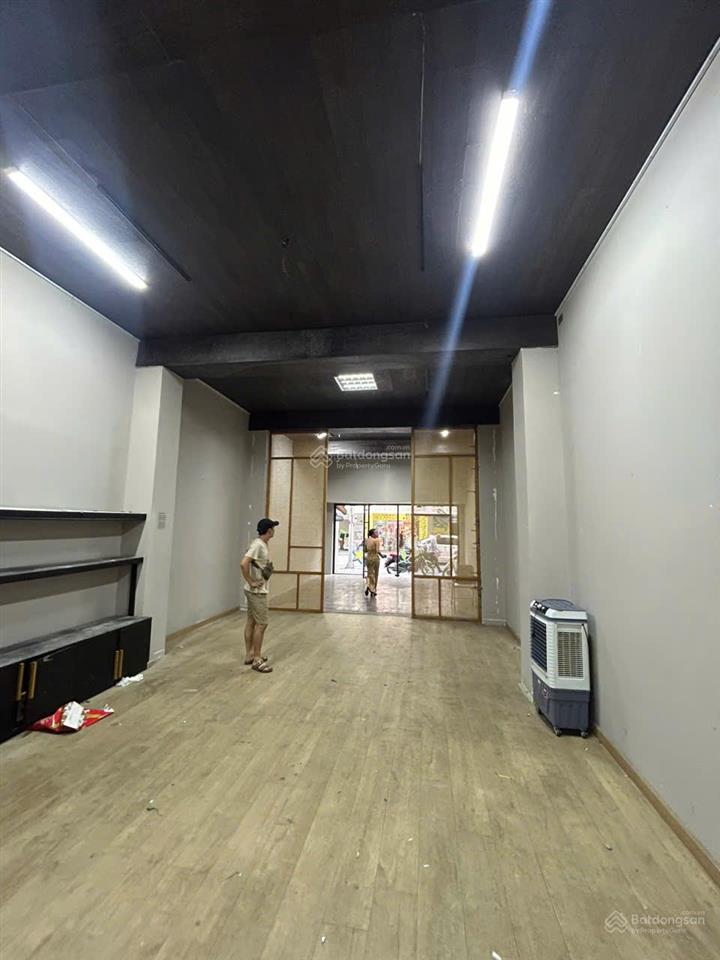 Mặt bằng kinh doanh chùa láng  vị trí đắc địa, thích hợp mọi mô hình thời trang, spa, showroom