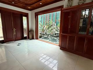 Cần bán gấp biệt thự vị trí đắc địa tại bán đảo linh đàm, trục đường chính có rải cây xanh.