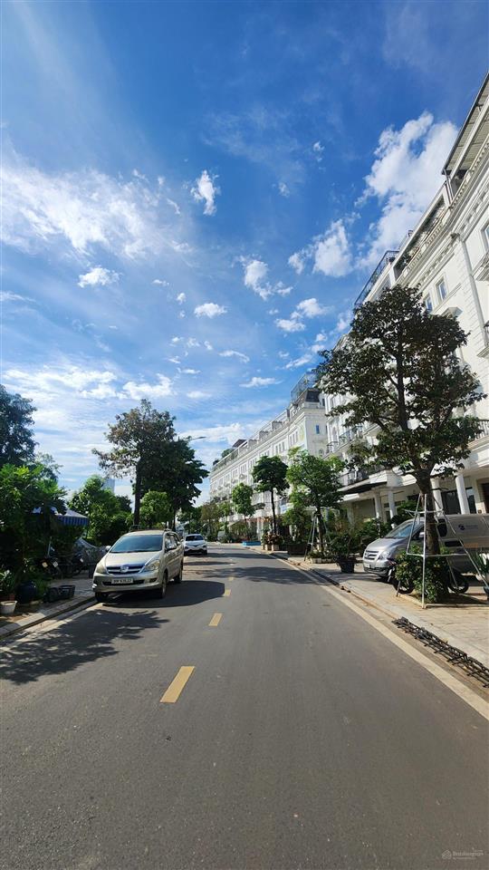 Gấp! cần bán gấp lô liền kề đường 12m louis city đại mỗ, dt96m2x5 tầng, mt6m, giá 26 tỷ tl.