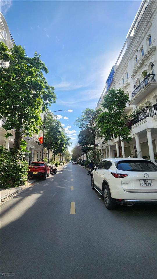 Gấp! cần bán gấp lô liền kề đường 12m louis city đại mỗ, dt96m2x5 tầng, mt6m, giá 26 tỷ tl.