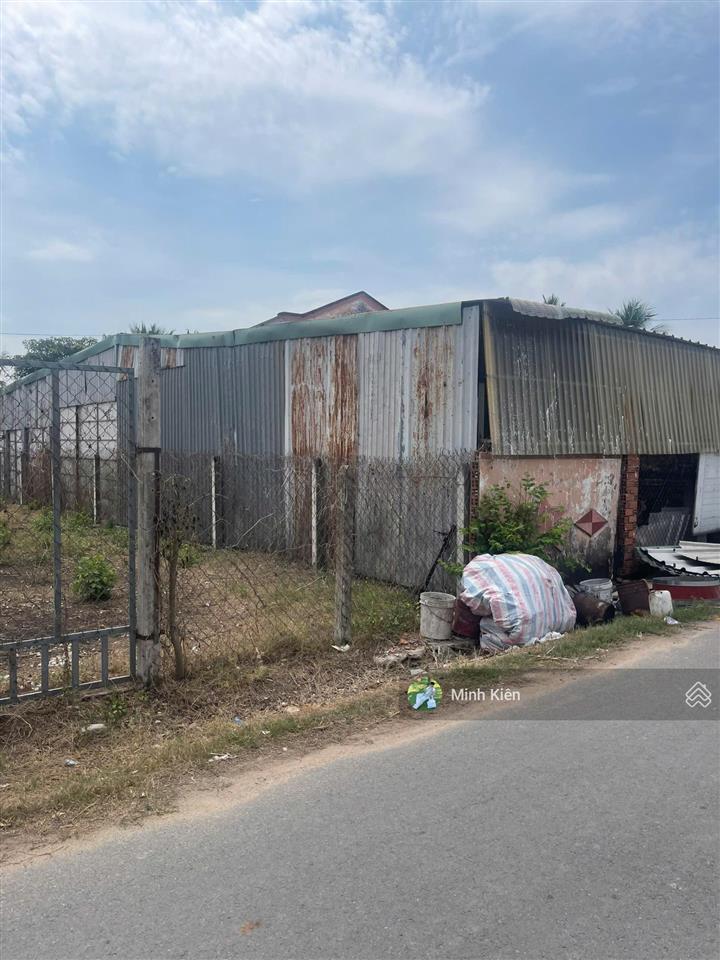 Lô đất 200m2 ở đ ba sa xã tân an hội chủ để lại với giá 1 tỷ 350tr , sổ riêng sang tên nhanh chóng.