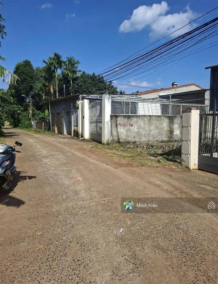 Đất thật giá rẻ nằm ở đ nguyễn thị lắng xã tân phú trung chủ để lại giá 850tr, dt 115m2 , sổ riêng.