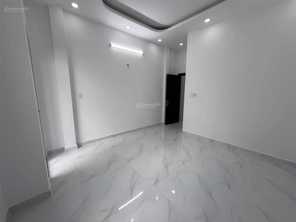 Siêu phẩm nhà mới vị trí đẹp bình long  nguyễn sơn, dt 54m2 vuông vức, nhỉnh 5 tỷ