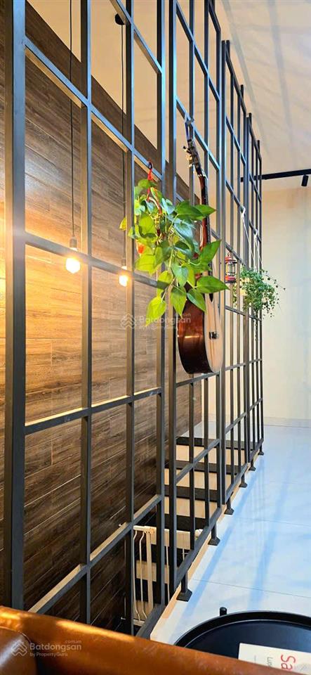 Biệt thự phố 2 tầng  do kiến trúc sư thiết kế  hẻm xe tải  tân tạo