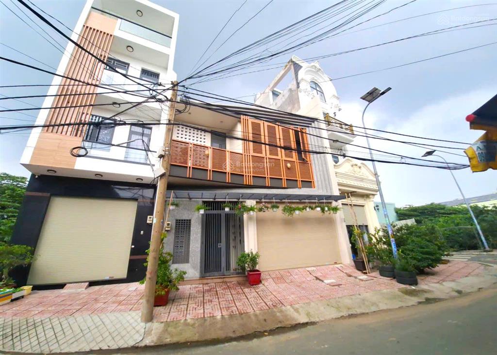 Biệt thự phố 2 tầng  do kiến trúc sư thiết kế  hẻm xe tải  tân tạo
