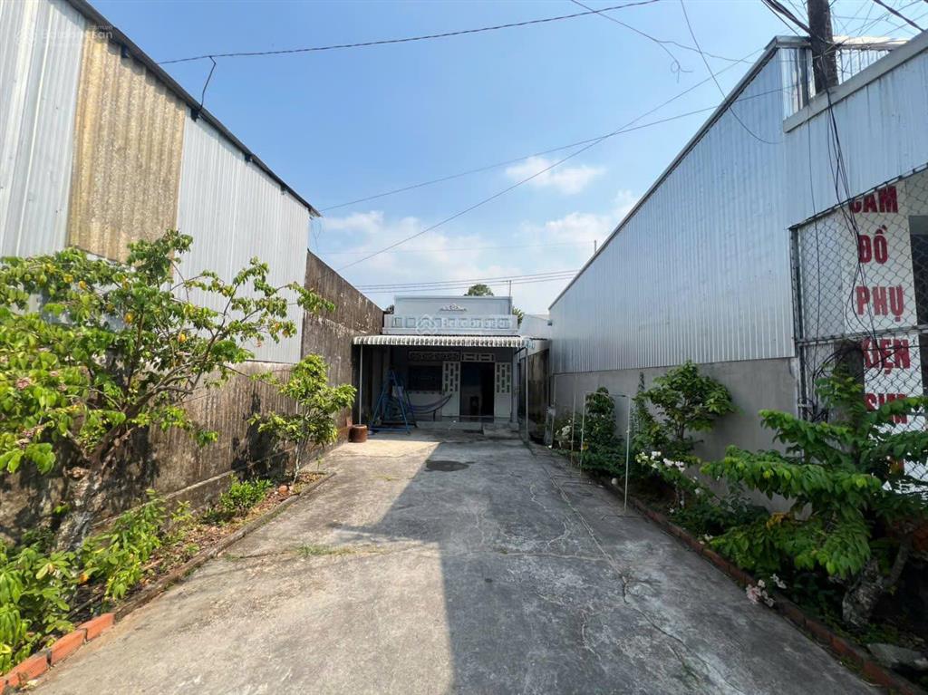 Bán nhà riêng 2 mặt tiền đường quốc lộ 61, 2,4 tỷ, 240 m2, 2pn, 2wc