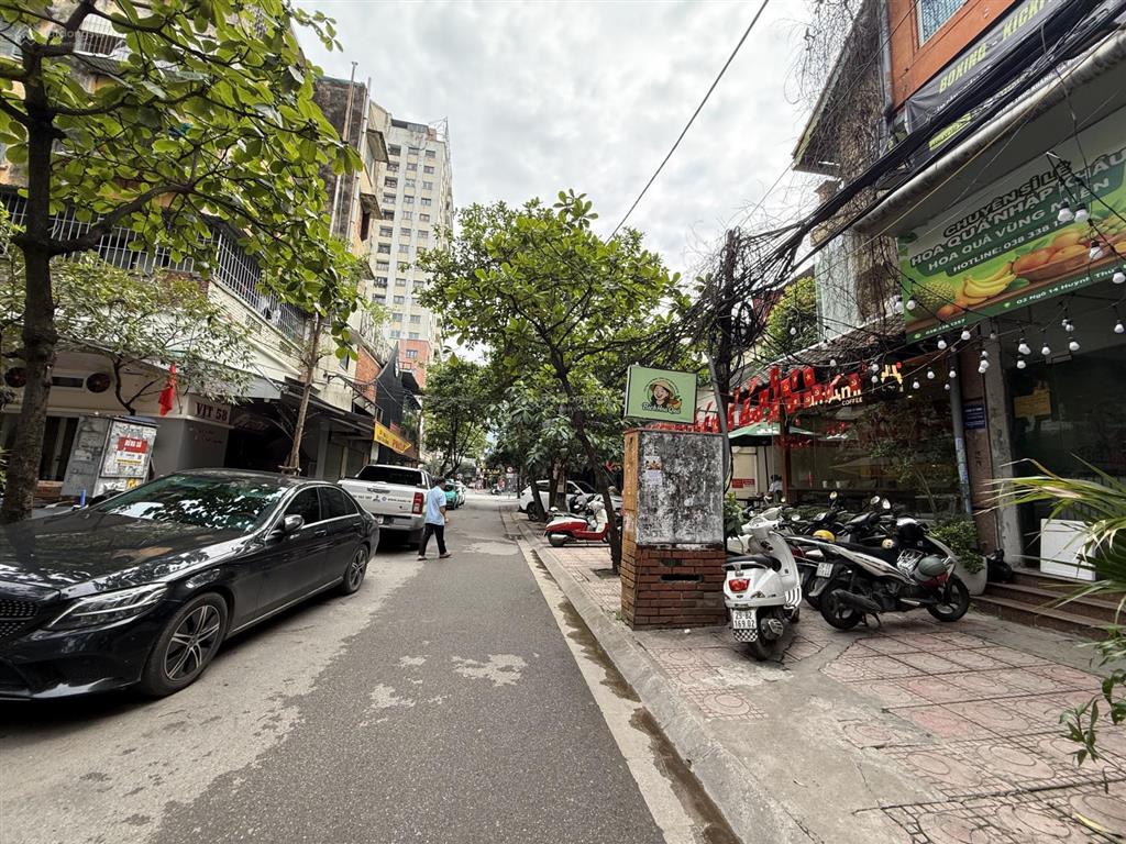 Cho thuê văn phòng đủ đồ ngã tư nguyên hồng  huỳnh thúc kháng 40 m2 có thang máy 7.5 triệu