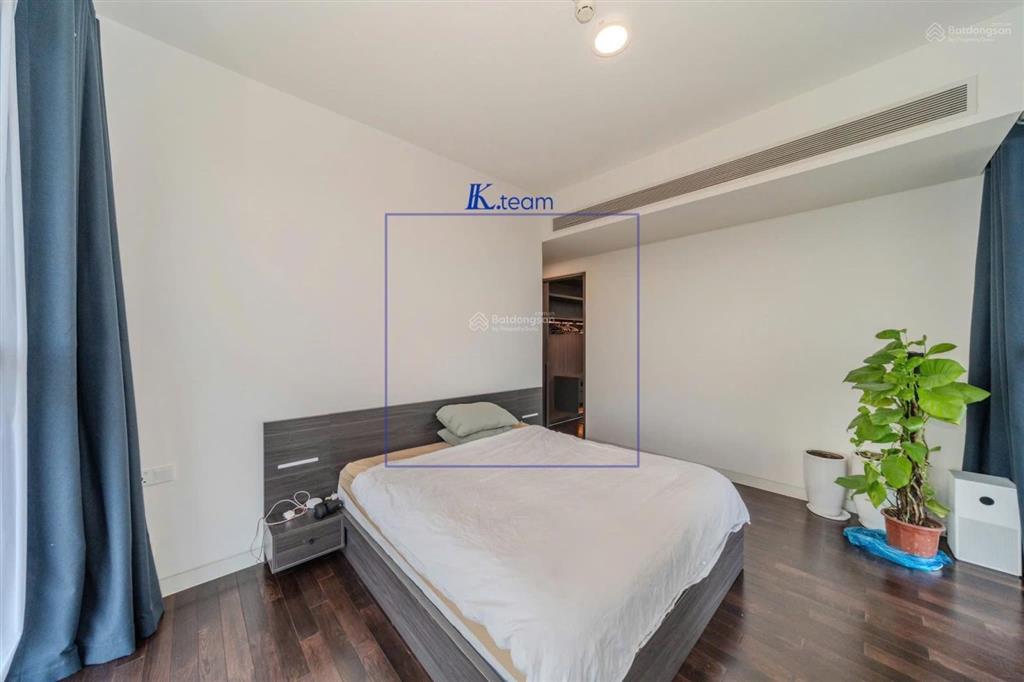 Căn hộ 2pn 100m2 view sông quận 7 đang có hd thuê 50tr/ tháng giá thương lượng bán ạ