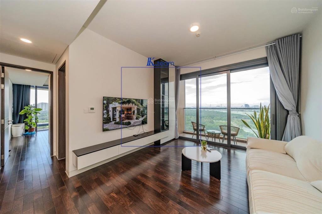 Căn hộ 2pn 100m2 view sông quận 7 đang có hd thuê 50tr/ tháng giá thương lượng bán ạ