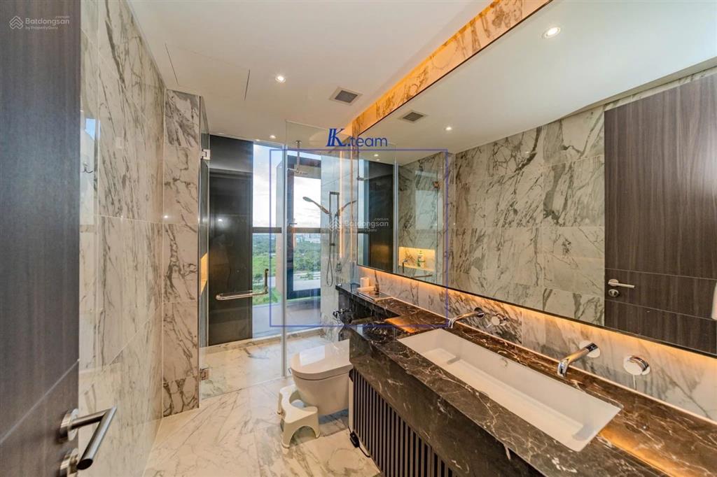 Căn hộ 2pn 100m2 view sông quận 7 đang có hd thuê 50tr/ tháng giá thương lượng bán ạ