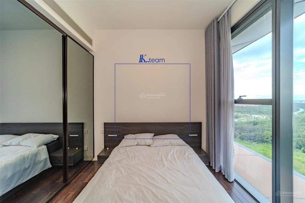 Căn hộ 2pn 100m2 view sông quận 7 đang có hd thuê 50tr/ tháng giá thương lượng bán ạ