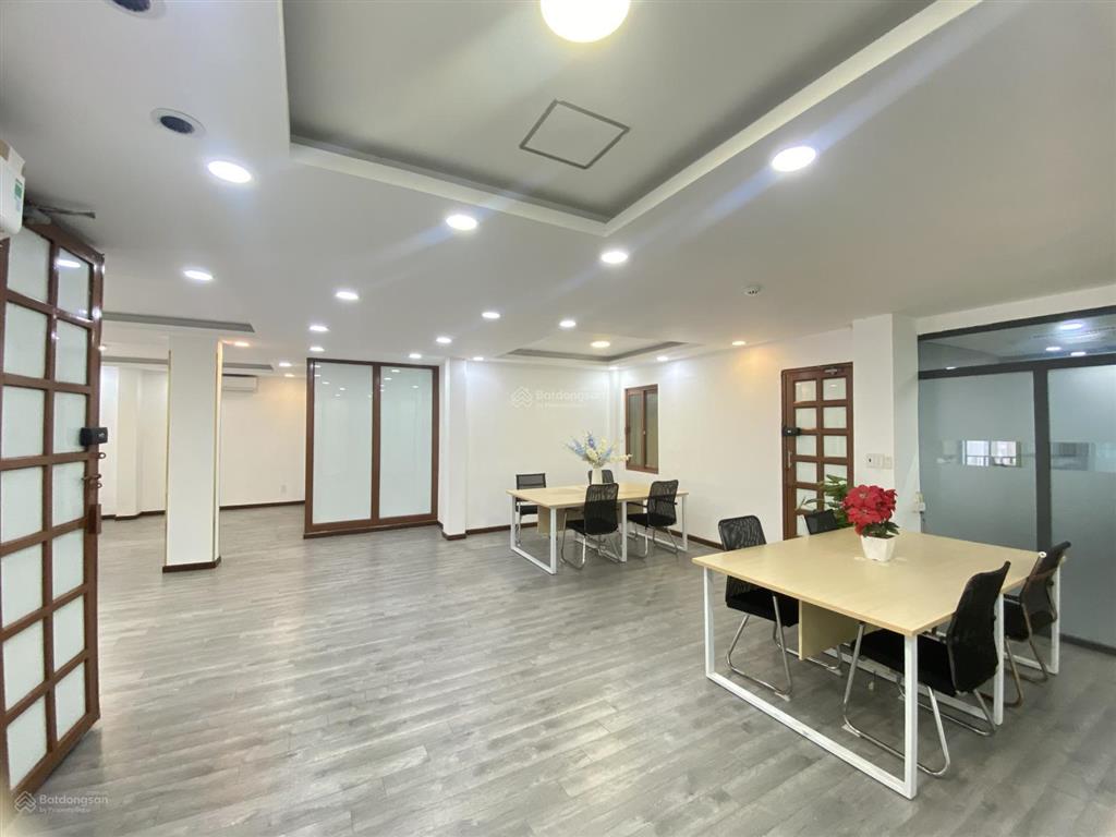 Văn phòng full nội thất 150m²  ngay hồ con rùa q3
