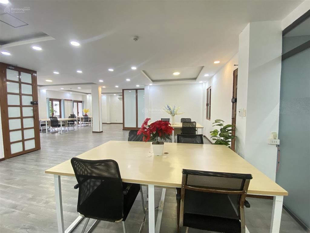 Văn phòng full nội thất 150m²  ngay hồ con rùa q3