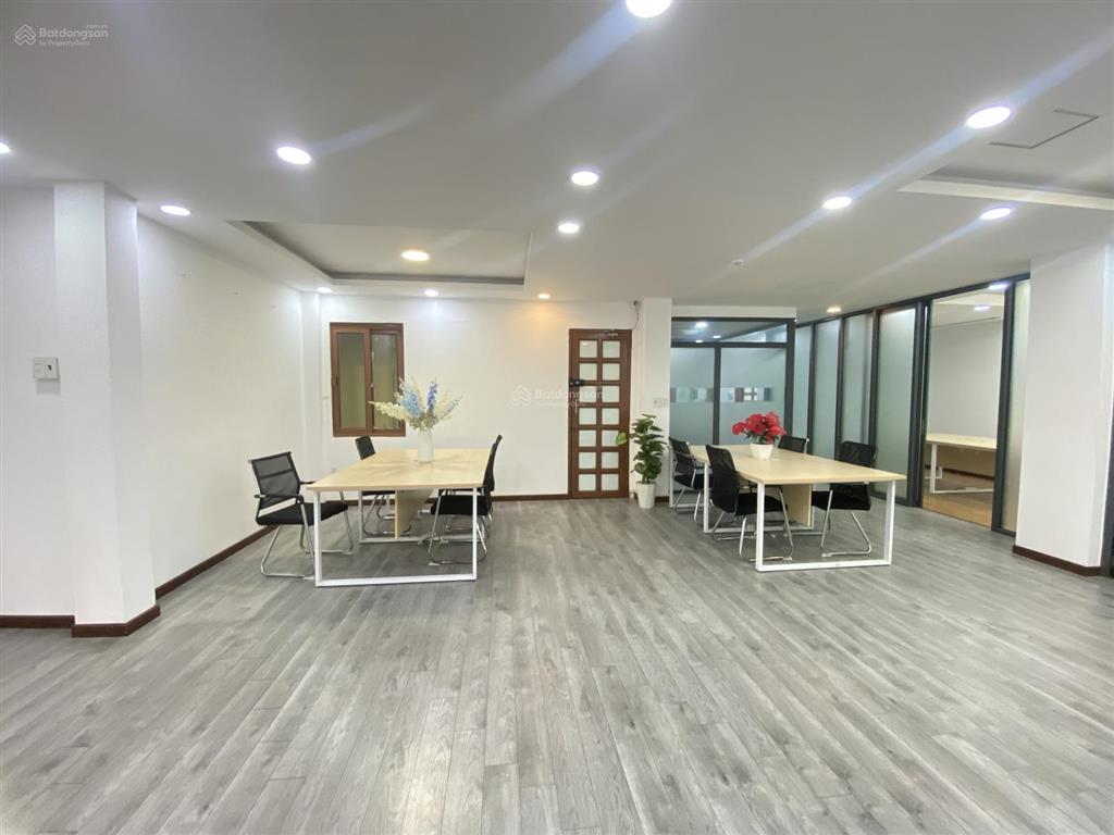 Văn phòng full nội thất 150m²  ngay hồ con rùa q3