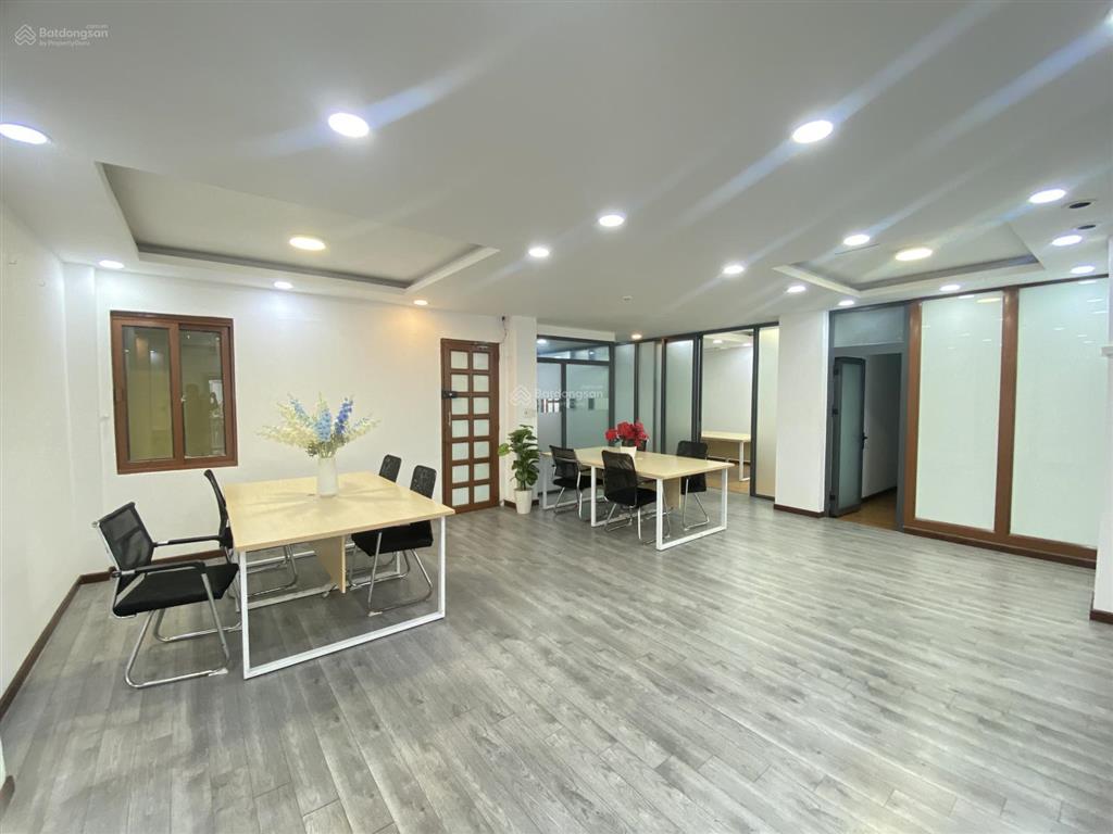 Văn phòng full nội thất 150m²  ngay hồ con rùa q3