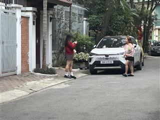 Chính chủ nhờ bán nhà phân lô đỗ quang. dt 52m nhà 4 tầng ô tô thoải mái nhà 2 mặt thoáng chước sau