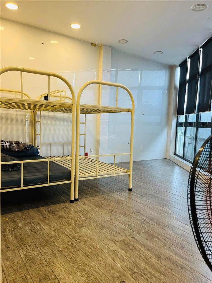 Mặt tiền đại lộ phạm văn đồng, gần sân bay, gần bệnh viện quân y  nhà 4 tầng có vỉa hè 6x11m víp