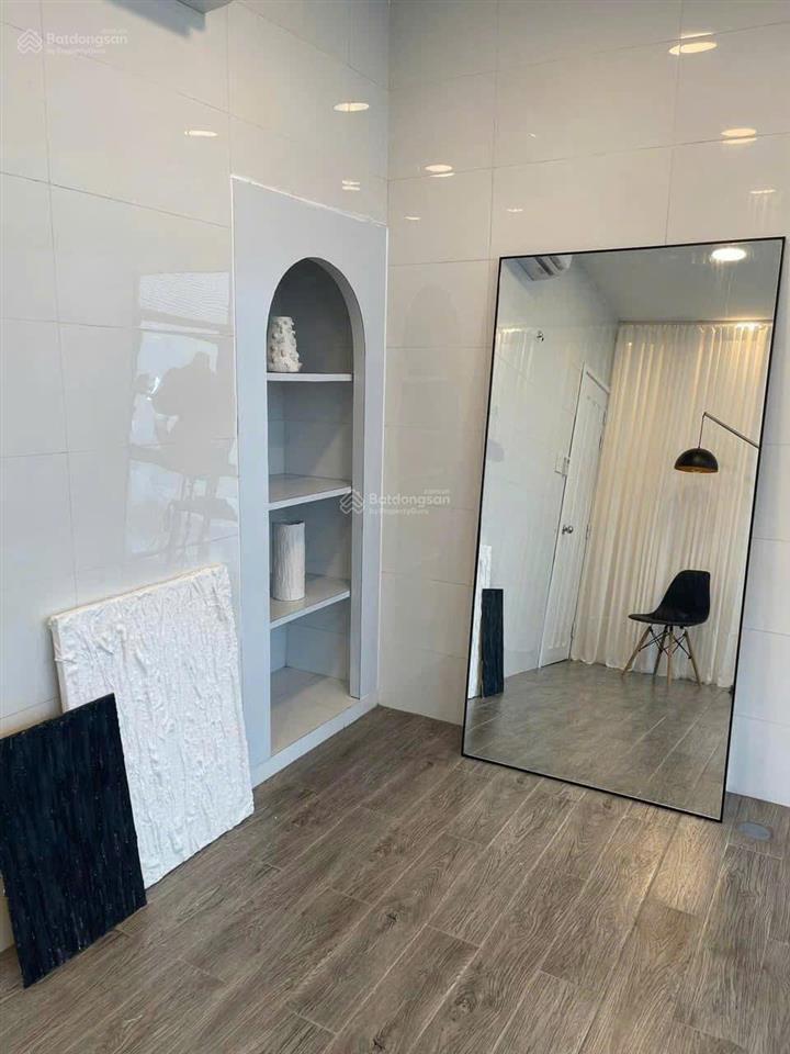 Mặt tiền đại lộ phạm văn đồng, gần sân bay, gần bệnh viện quân y  nhà 4 tầng có vỉa hè 6x11m víp