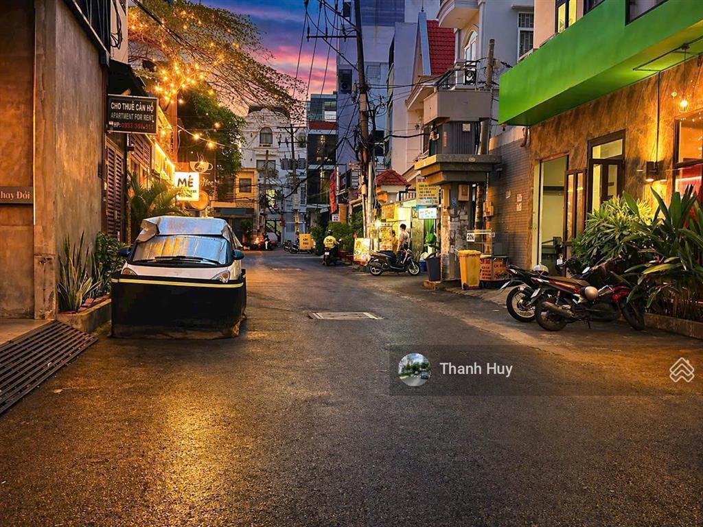 Chủ định cư bán tòa khách sạn gần siêu thị emart phan văn trị  5 tầng doanh thu 150triệu/tháng.