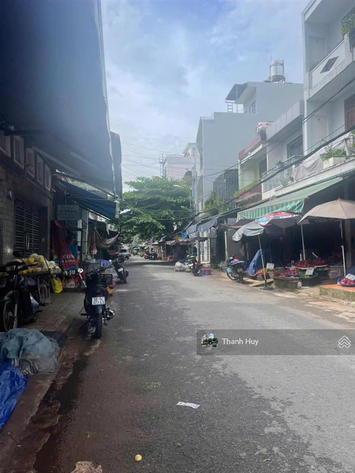 Bán nhà nhà cấp 4 tại lê thị hồng p17, dt 6,1x19m , ngang bề thế  đường nhựa 12m có lề đường