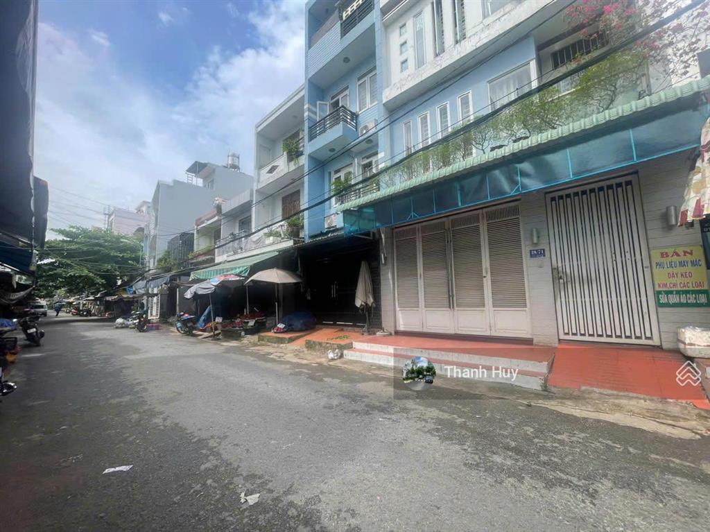 Bán nhà nhà cấp 4 tại lê thị hồng p17, dt 6,1x19m , ngang bề thế  đường nhựa 12m có lề đường