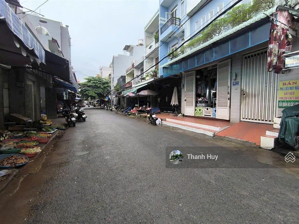 Bán nhà nhà cấp 4 tại lê thị hồng p17, dt 6,1x19m , ngang bề thế  đường nhựa 12m có lề đường