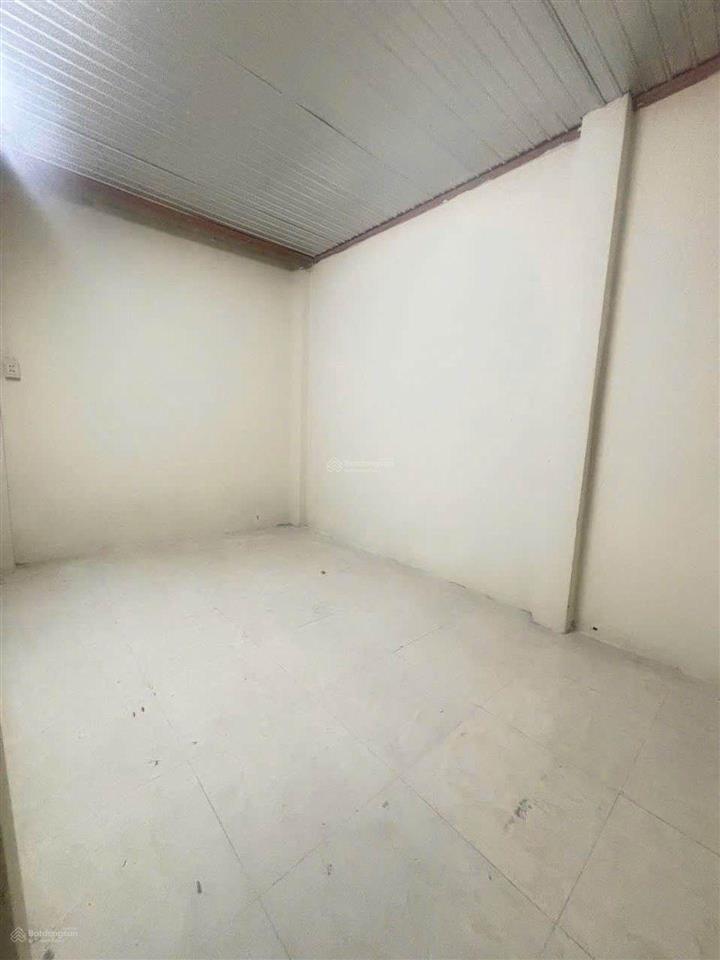 Nhà c4 1 trệt 1 lửng ngang khủng 5m7, dt 60m2 giá 3 tỷ 8 , ngay vincom , metro , trục chính