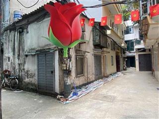 Đất đẹp lô góc  trung kính  31m2  ô tô đỗ cửa  ngõ thông.