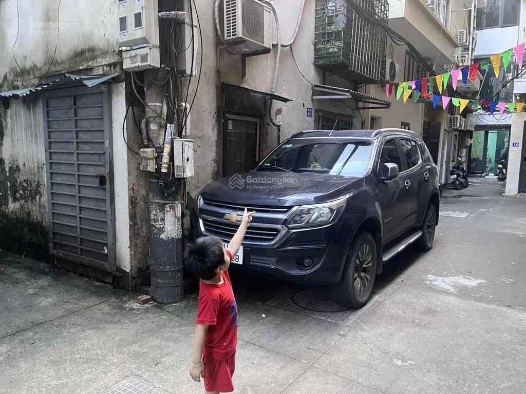 Đất đẹp lô góc  trung kính  31m2  ô tô đỗ cửa  ngõ thông.