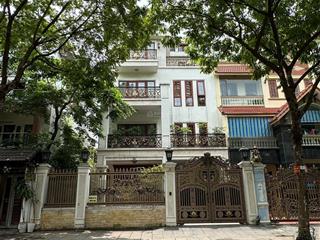 Gia đình bán nhà mặt phố trương công giai, cầu giấy. diện tích 138m2, 3 tầng, mt 10.5m. giá 92 tỷ