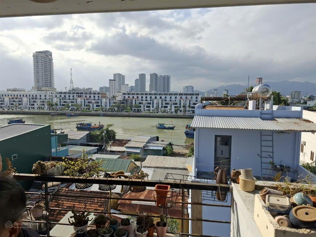 Nhà ở 3 tầng chính chủ, hướng đông nam, gần sông cái nha trang, đã có gcn qshno và qsdđo.