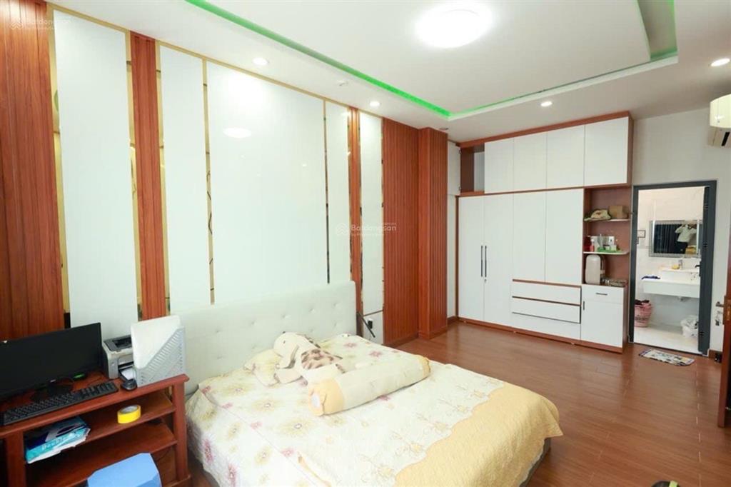 Biệt thự liền kề 4 tầng q12 ngay bờ sông cầu tham lương .