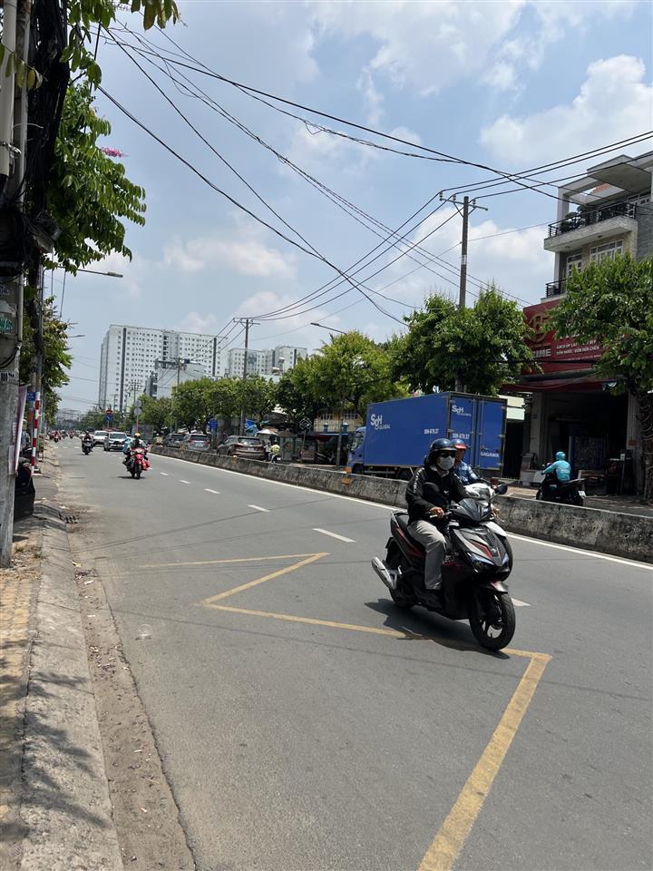 Hai mặt hẻm xe hơi , cách trường chinh 100m , dt140m2 đang cho thuê 18tr/1t . giá nhỉnh 7tỷ