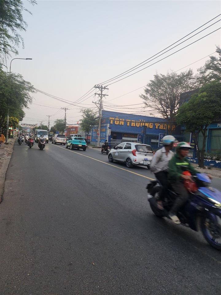 Hàng hiếm chính chủ chưa qua đầu tư , lô góc mặt tiền lê văn khương giá chỉ 8ty tl