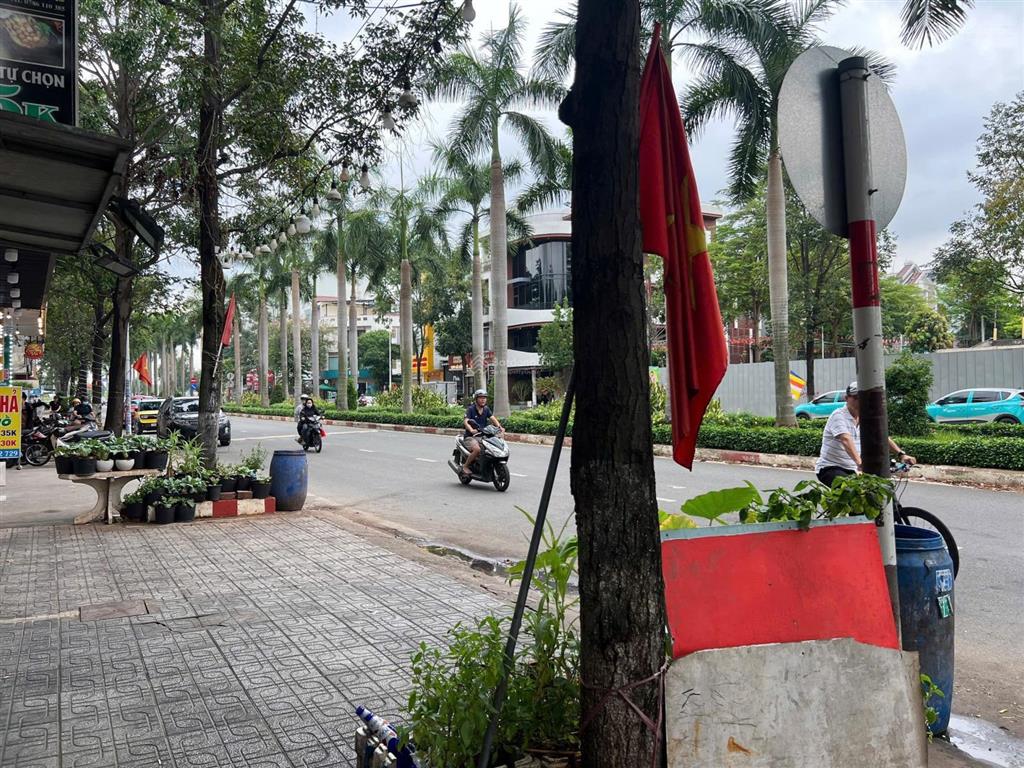 Bán nhà 4t dòng tiền, mặt tiền siêu vip đường gs1 green square dĩ an, bình dương