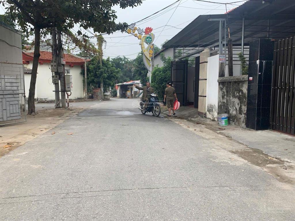 Chính chủ bán gấp lô đất đẹp trục chính đôn hậu khai quang 114,6m mt5m đường ô tô 2,9 tỷ 0988 296 ***