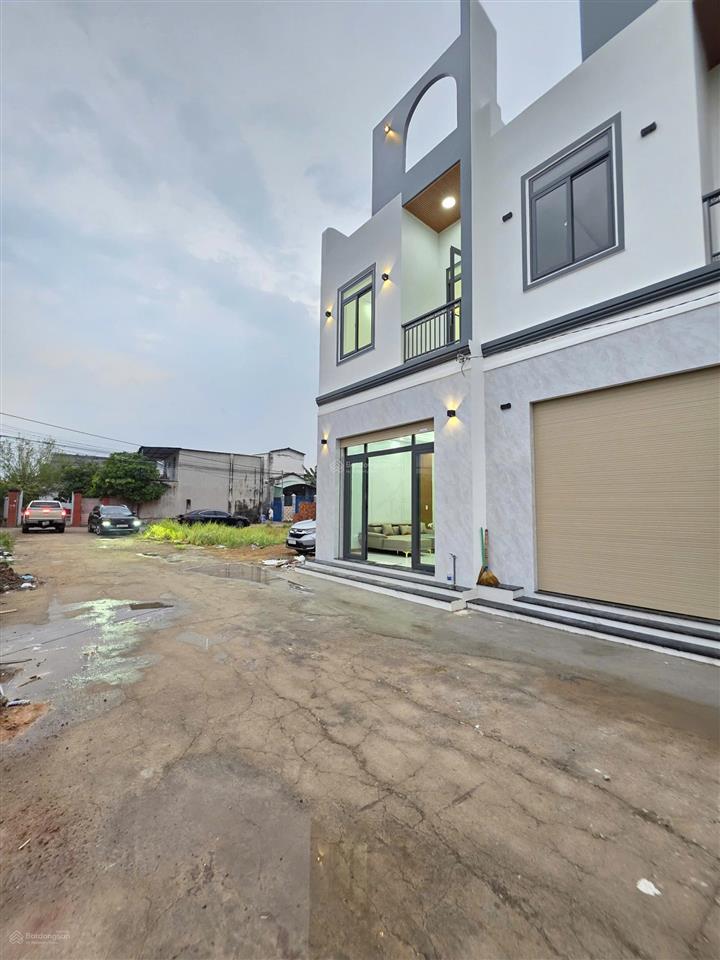 Chỉ 2,99 tỷ có ngay nhà 1 trệt 1 lẩu ,nội thất ,hoản công đầy đủ.đ bùi hữu nghĩa .bh