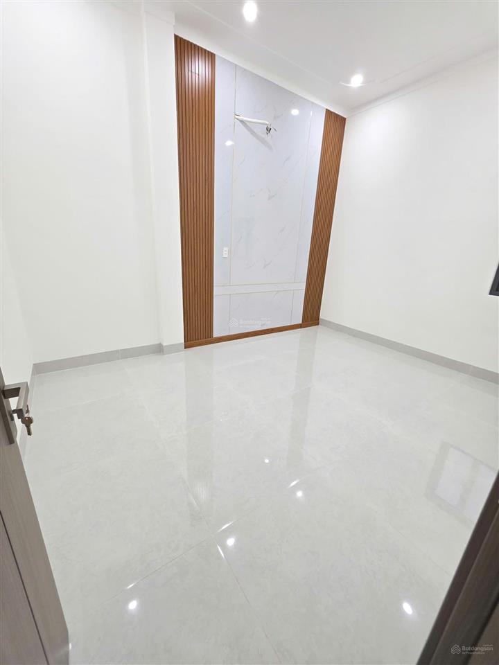Chỉ 2,99 tỷ có ngay nhà 1 trệt 1 lẩu ,nội thất ,hoản công đầy đủ.đ bùi hữu nghĩa .bh