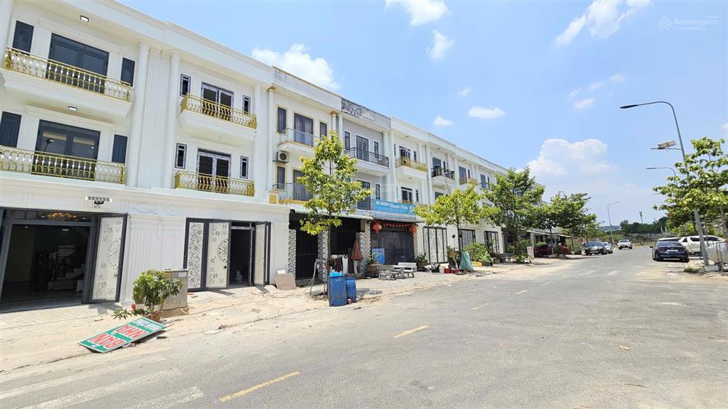 Chỉ 3,1ty , nhà 1 trệt 2 lầu ,full nội thất & thổ cư .ngay ttyt đa khoa tân uyên.chính chủ