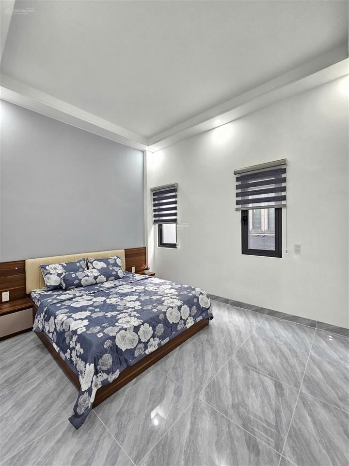 Nhà 1 trêt 2 lầu ,kdc tiện ích ,p, bình chuẩn ,cách dt743 100m.full nội thất & thổ cư
