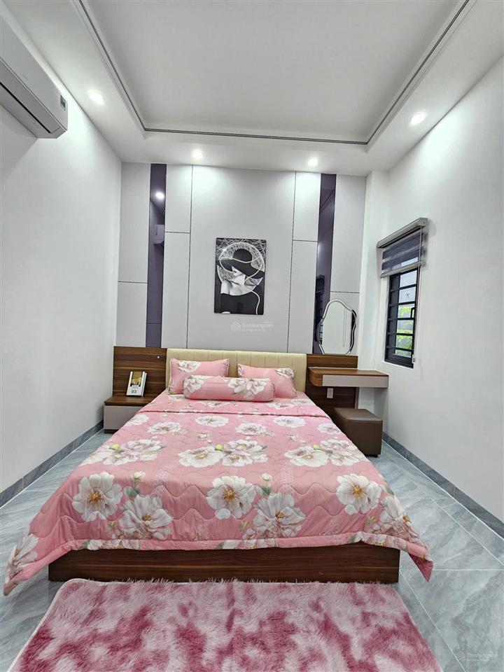 Nhà 1 trêt 2 lầu ,kdc tiện ích ,p, bình chuẩn ,cách dt743 100m.full nội thất & thổ cư