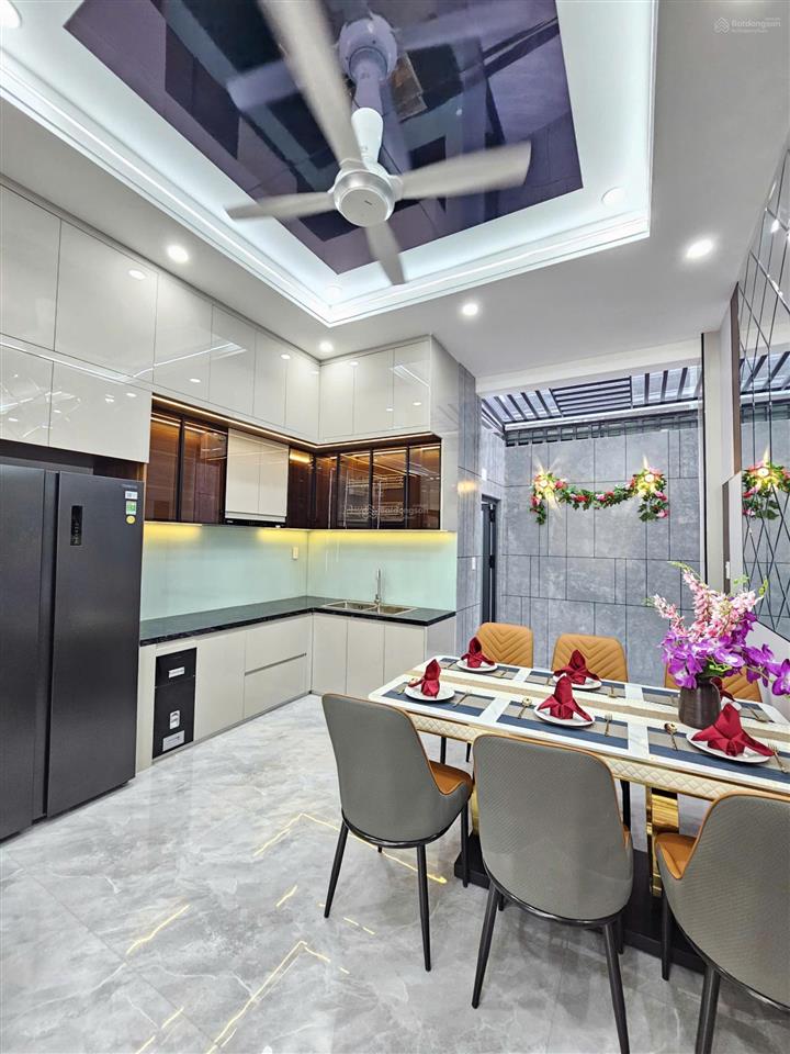Nhà 1 trêt 2 lầu ,kdc tiện ích ,p, bình chuẩn ,cách dt743 100m.full nội thất & thổ cư
