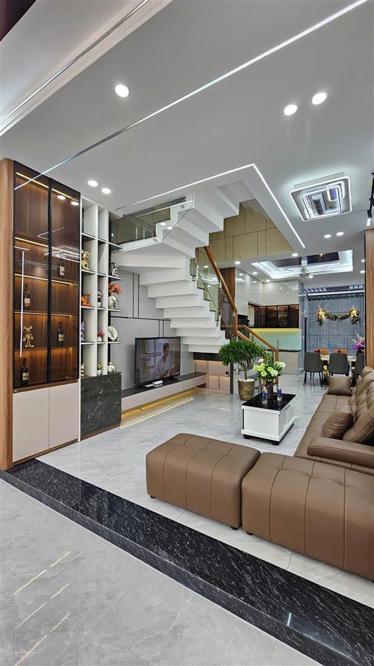 Nhà 1 trêt 2 lầu ,kdc tiện ích ,p, bình chuẩn ,cách dt743 100m.full nội thất & thổ cư
